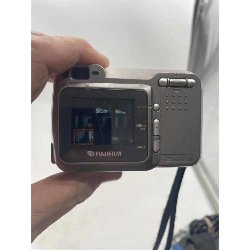 Fujifilm FinePix 2600 Zoom Digital Camera 3X Optical Zoom+Battery+MemCard-READ